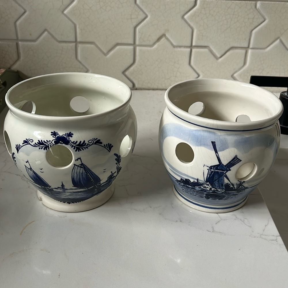 Vintage Set Of Two Delft Blue Tulip Planters Diameter 4.5 in Hight 5in